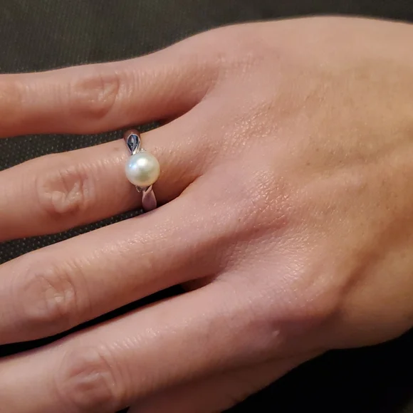 Macys Pearl 7MM and Diamond 14k White Gold Ring - Size 6 EUC